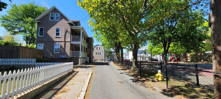 Property Photo:  10 Pratt St 1  MA 01970 