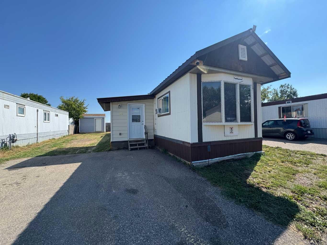 Property Photo:  2715 Westside Drive W 15  AB T1J 4M8 