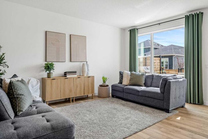 Property Photo:  62 Southborough Crescent  AB T4C 3J3 