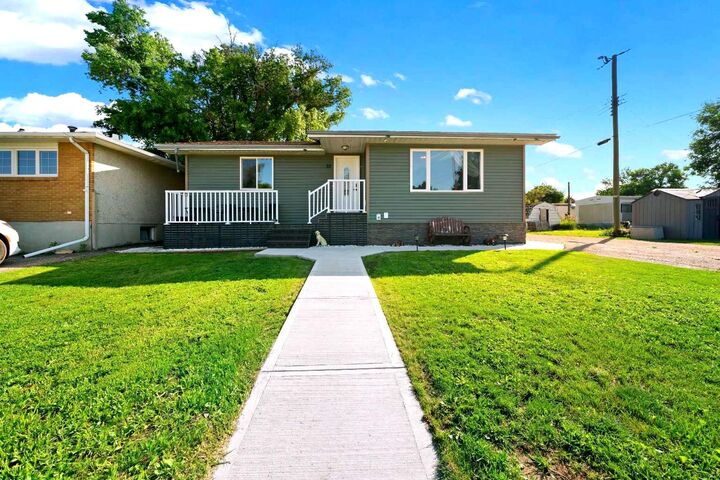 Property Photo:  33 3 Avenue E  AB T0J 3K0 