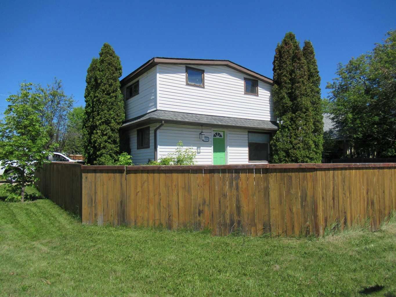 Property Photo:  9324 104 Avenue  AB T8V 1C9 