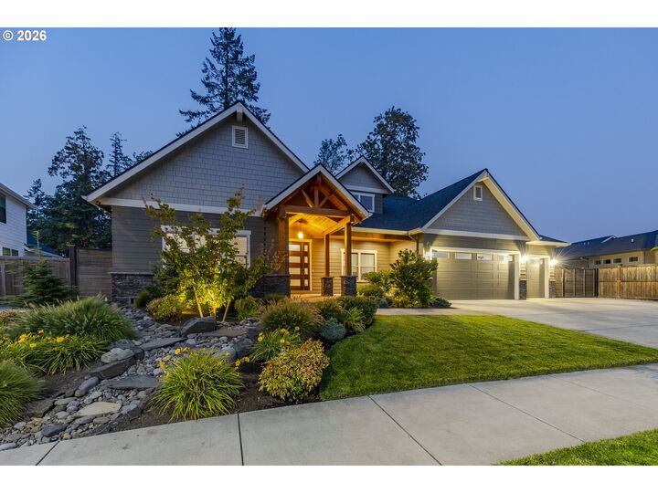 Property Photo:  1822 John Day Dr  OR 97408 