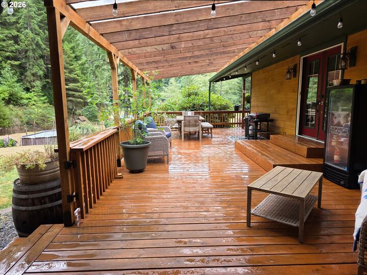 Property Photo: 1860 Oar Creek Rd OR 97467