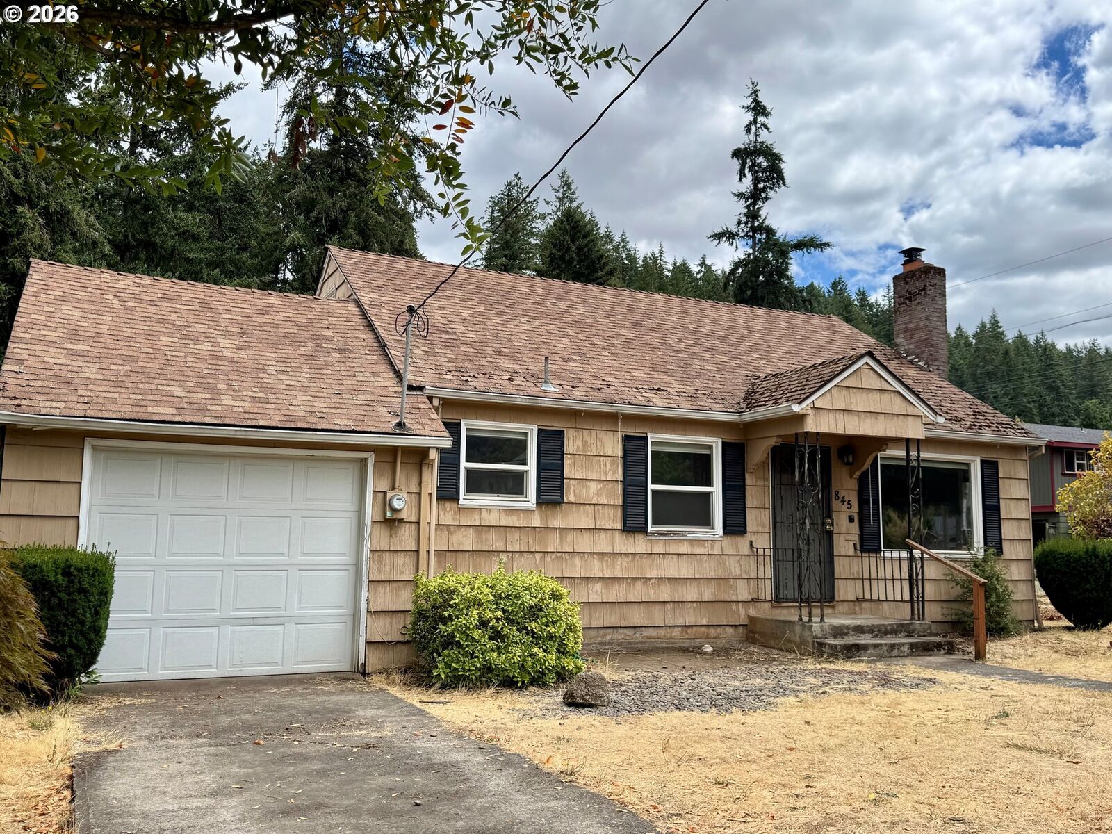 Property Photo:  845 S Water St  OR 97381 