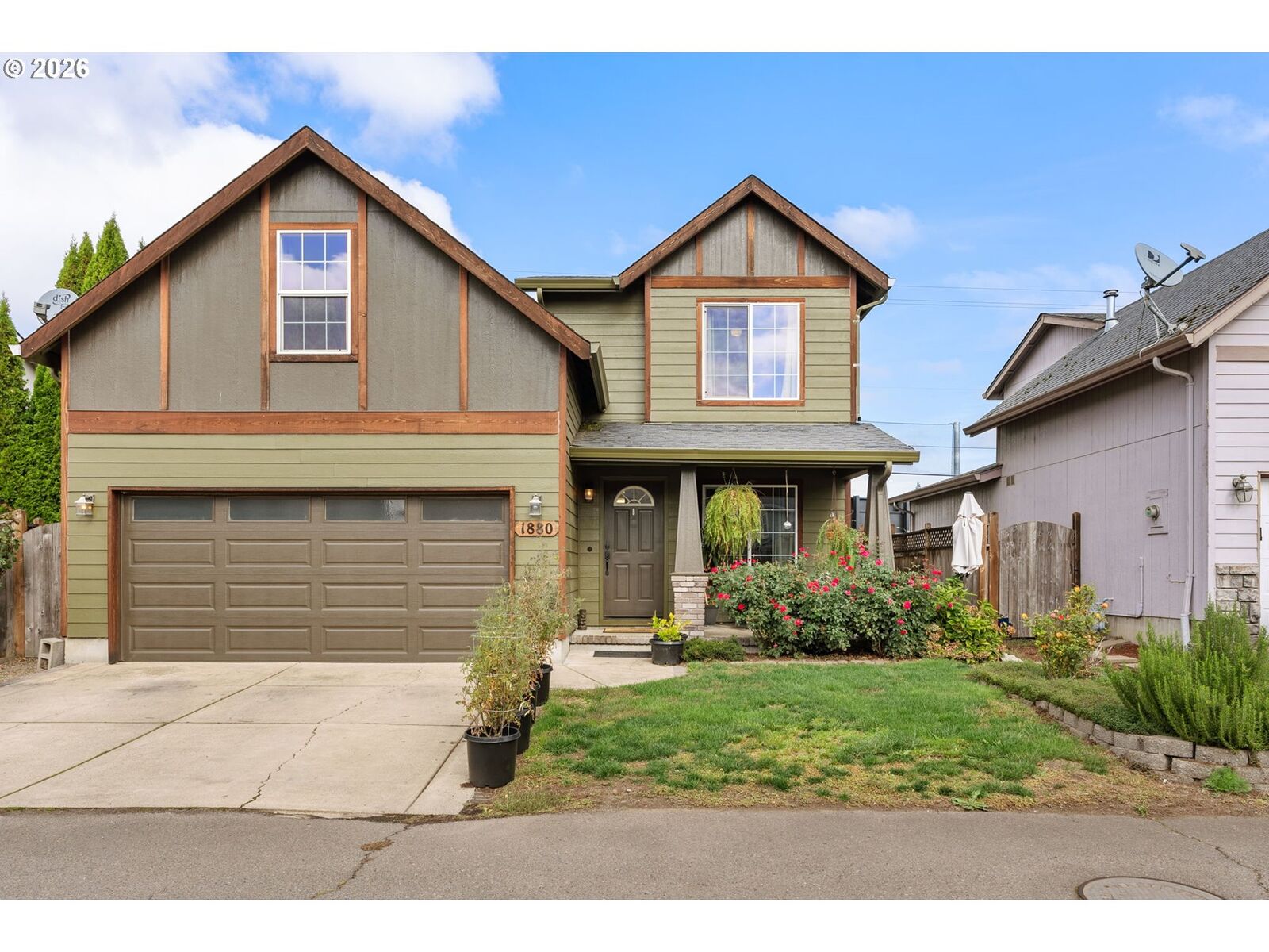 Property Photo:  1880 Manihi Dr  OR 97404 