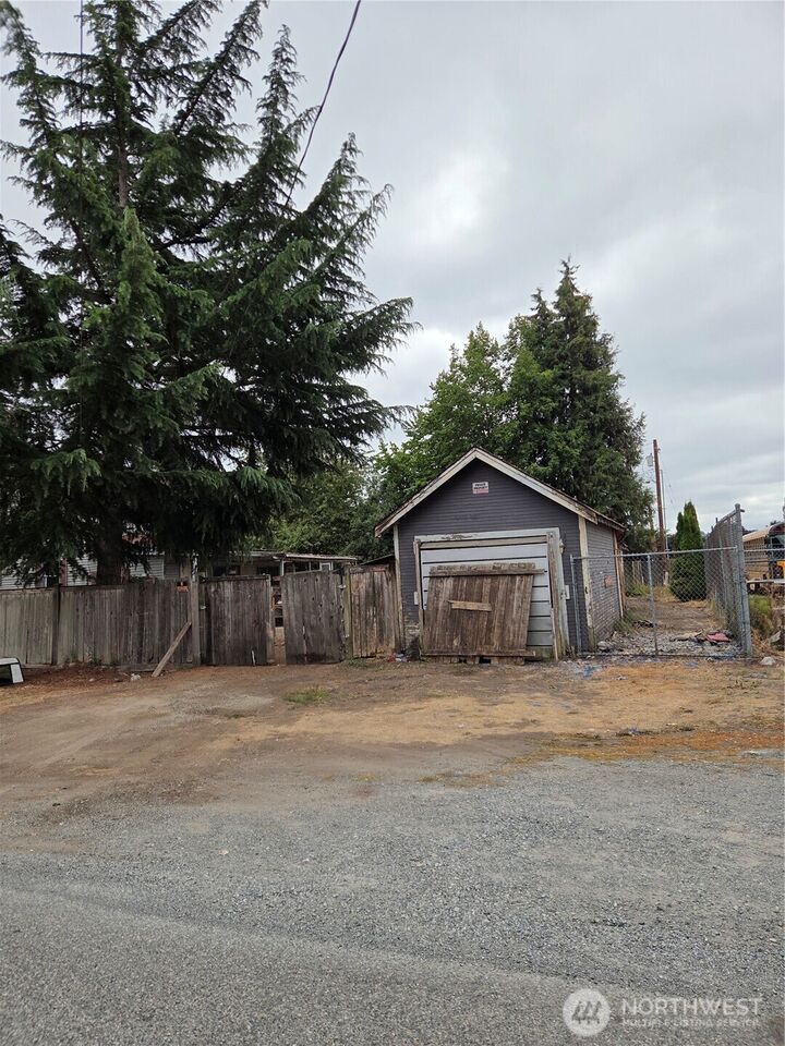 Property Photo: 111 Calistoga Street E WA 98360