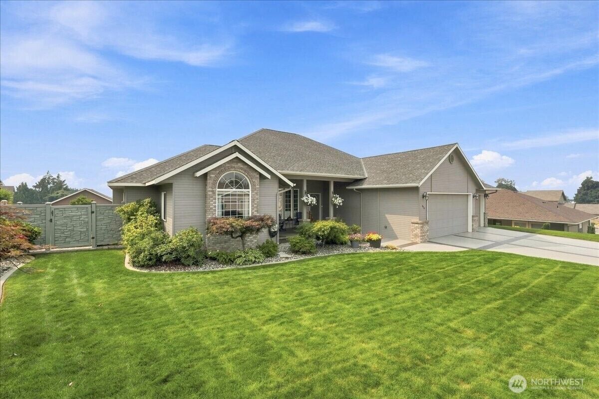 Property Photo:  628  Briarwood Drive  WA 98802 