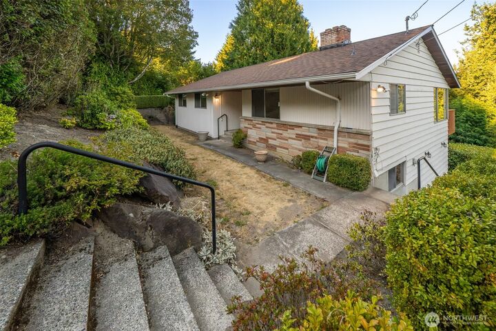Property Photo:  19526  53rd Avenue NE  WA 98155 