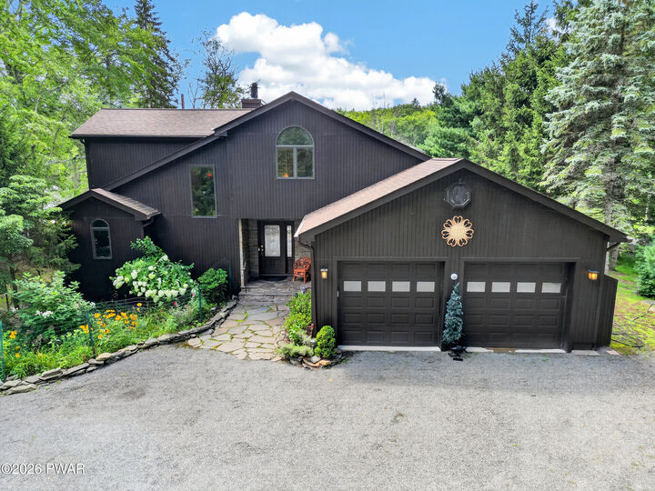 Property Photo: 806 Widgeon Court PA 18428