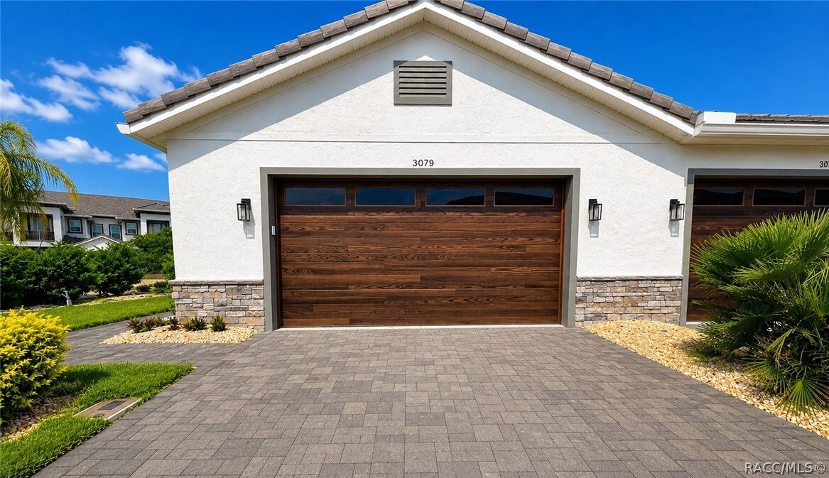 Property Photo:  3079 Isles Way  FL 32168 