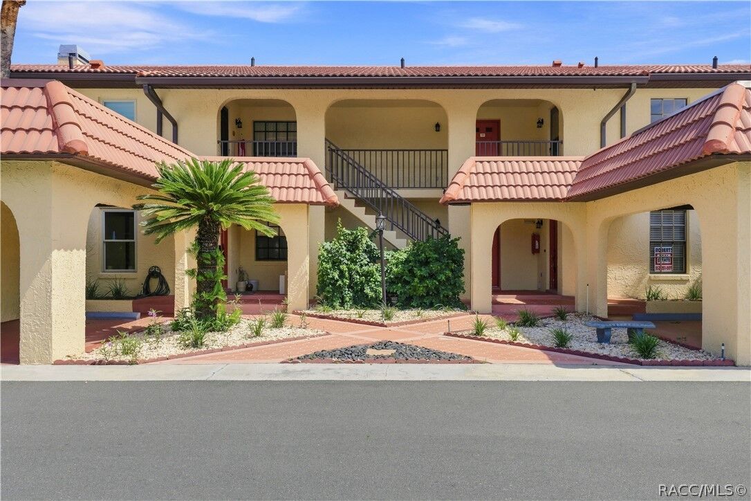 Property Photo:  352 NW 14th Place 26  FL 34428 