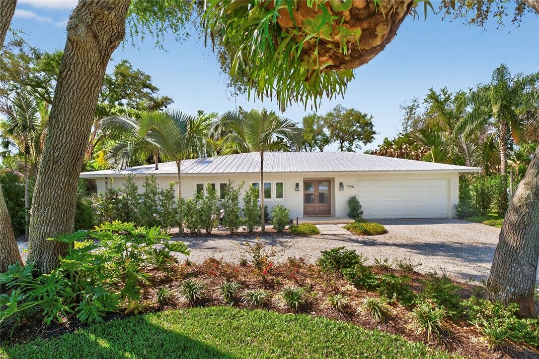 Property Photo: 706 Hibiscus Lane FL 32963