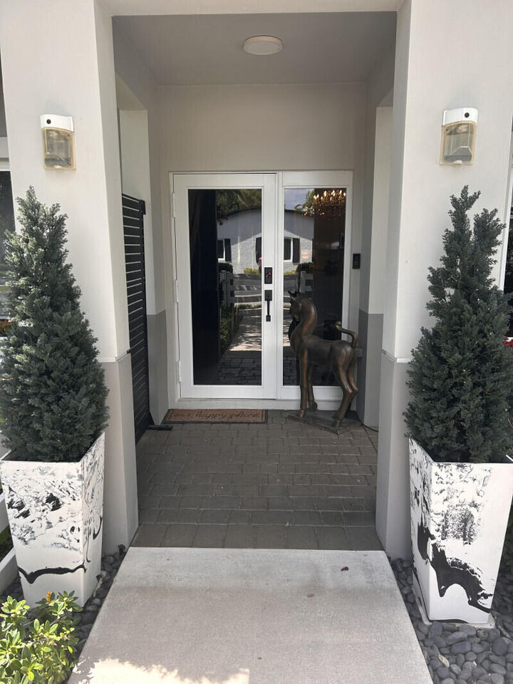 Property Photo: 1488 NE 34th Street FL 33334