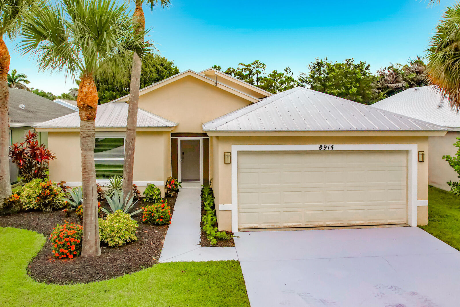 Property Photo:  8914 SW Bonneville Drive  FL 34997 