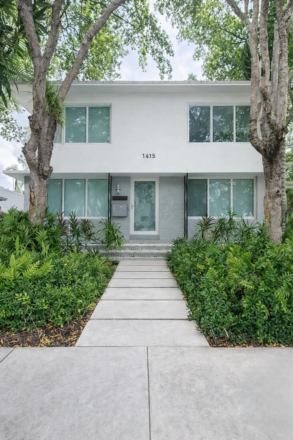 Property Photo:  1415 SE 2nd Street 2  FL 33301 