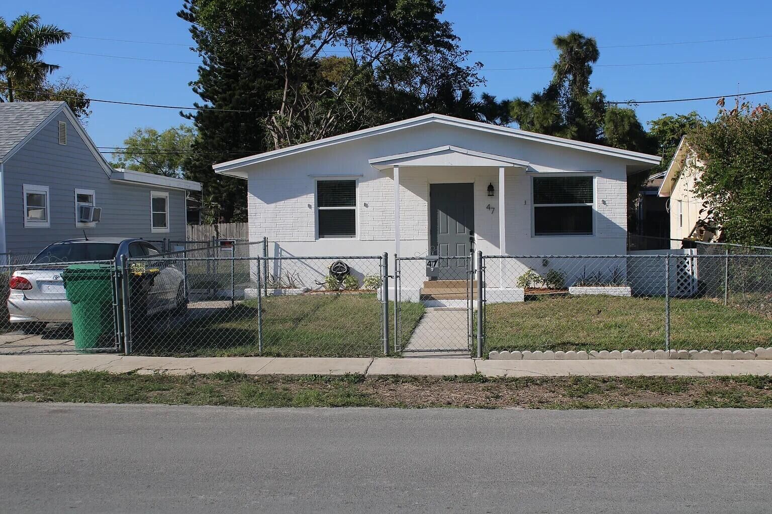Property Photo:  47 SE 12th Street  FL 33004 