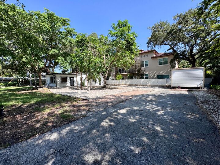 Property Photo:  2390 SW 18th Avenue  FL 33315 