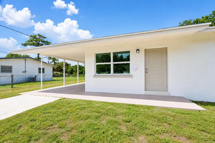 Property Photo: 5502 San Diego Avenue FL 34946