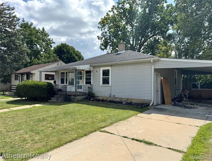 Property Photo: 3935 Larchmont Street MI 48532