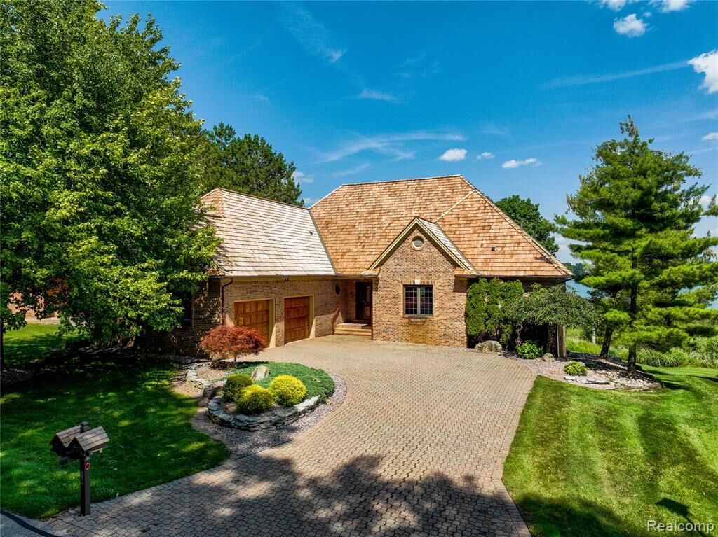 Property Photo:  62 Chateaux Du Lac Drive  MI 48430 
