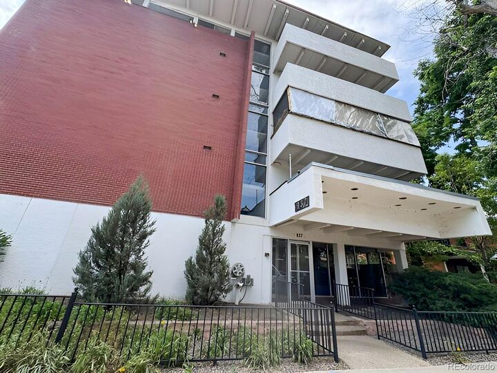Property Photo: 937 N Clarkson Street 206 CO 80218