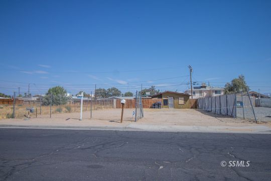 Property Photo:  118 W Wilson Ave  CA 93555 