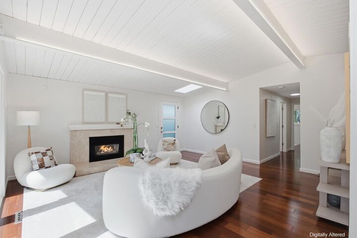 Property Photo:  952 Dennis Drive  CA 94303 