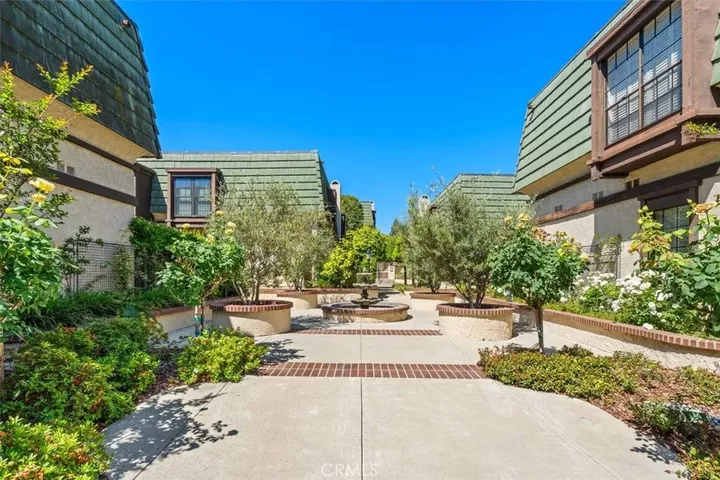 Property Photo: 885 S Orange Grove 2 CA 91105