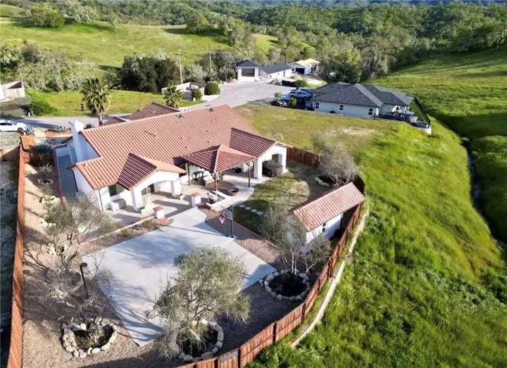 Property Photo:  3635 Lakeside Village  CA 93446 