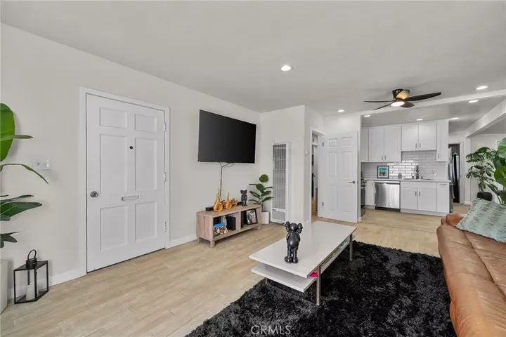 Property Photo: 7941 Lemona Avenue CA 91402