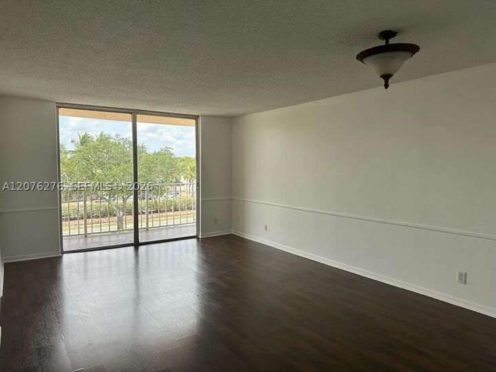 Property Photo:  500 Executive Center Dr 3A  FL 33401 