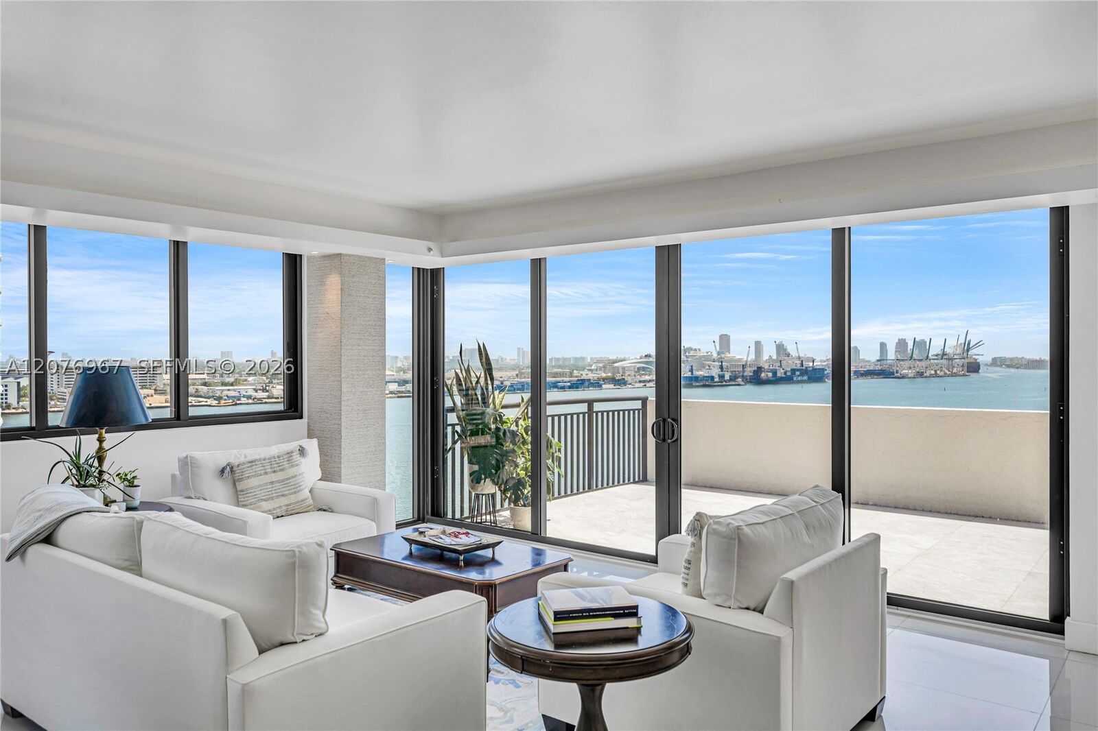 Property Photo:  540 Brickell Key Dr 1820  FL 33131 