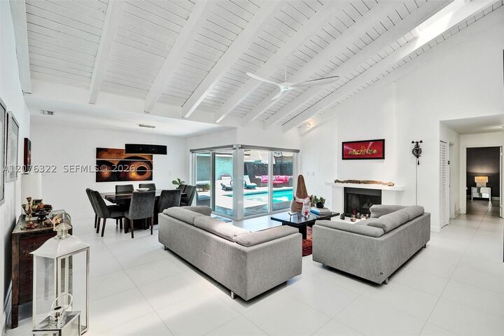 Property Photo:  18 Boxwood Rd  FL 33021 