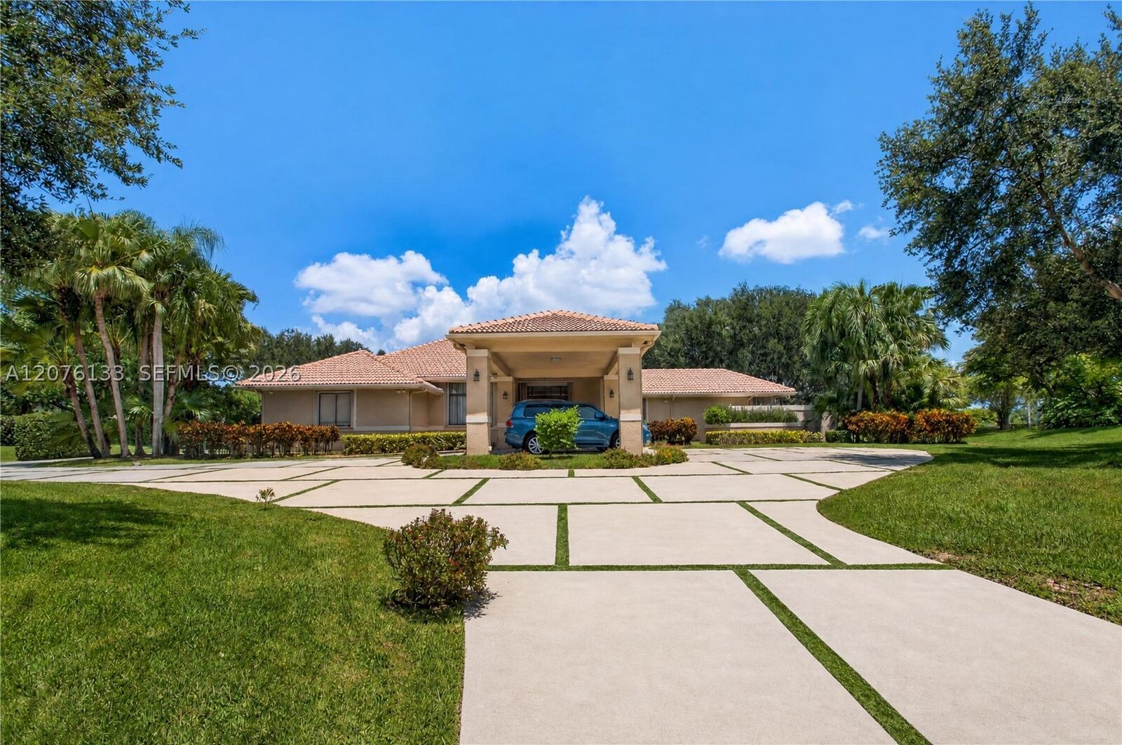 Property Photo:  2725 Hunter Rd  FL 33331 