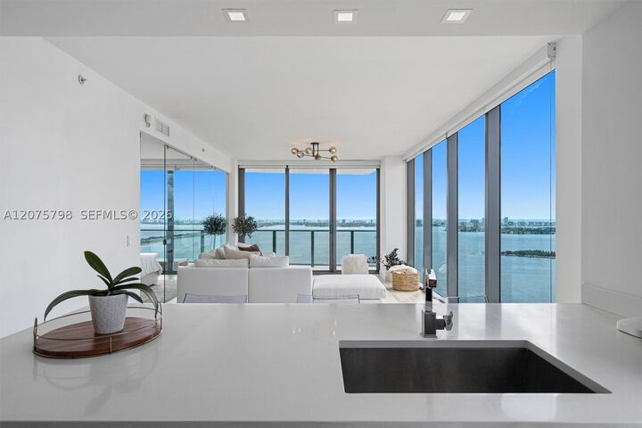 Property Photo:  460 NE 28th St 3508  FL 33137 