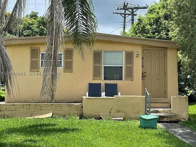 Property Photo:  418 S Cocoanut Rd  FL 33476 