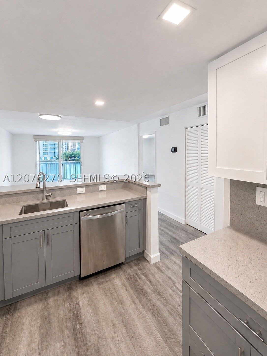 Property Photo:  4000 NE 170th St 206  FL 33160 
