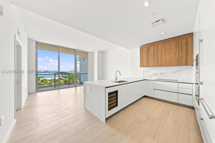 Property Photo: 1400 Biscayne Blvd 708 FL 33132