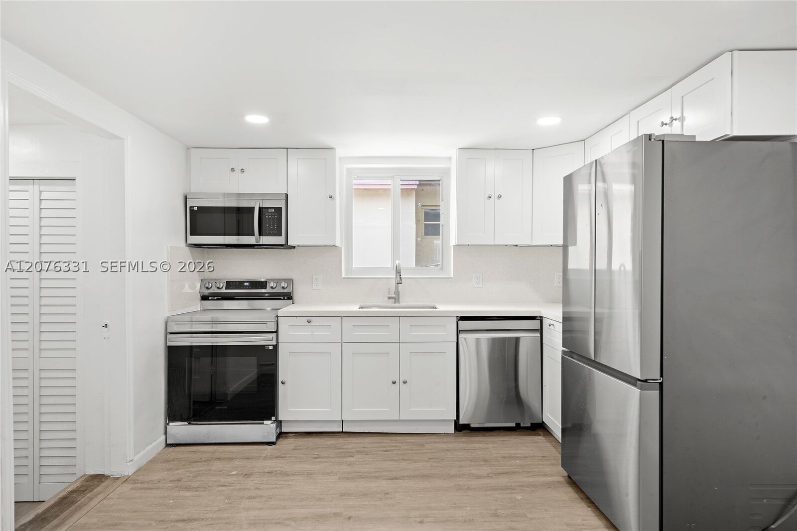 Property Photo:  1701 NW 19th Ave 1701  FL 33125 