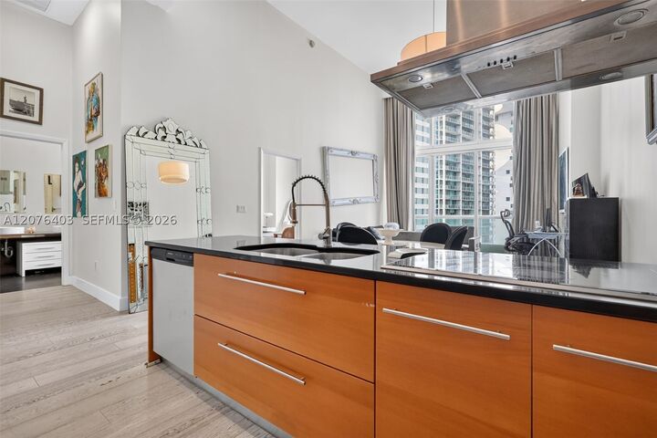 Property Photo:  485 Brickell Ave 2807  FL 33131 