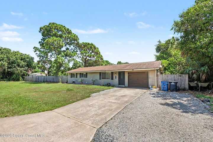 Property Photo:  953 Cherokee Road SE  FL 32909 