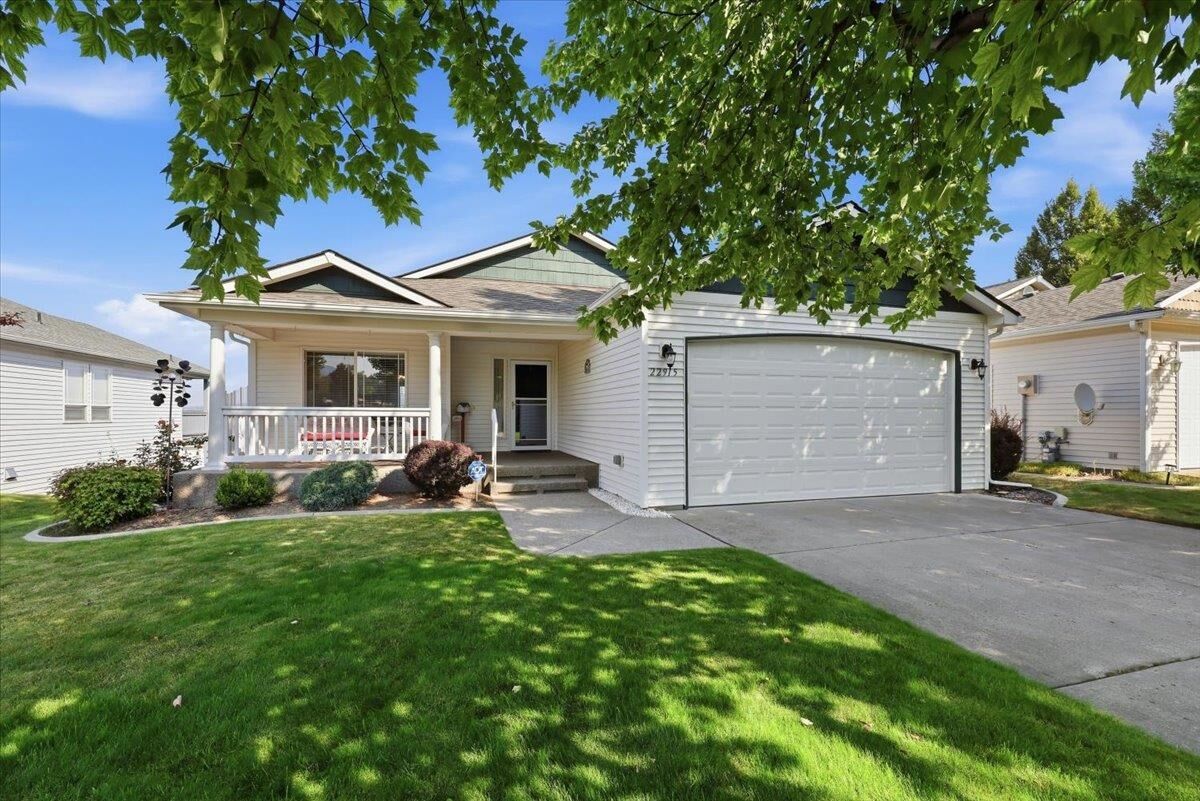 Property Photo: 22915 E Eaglebend Ln WA 99019
