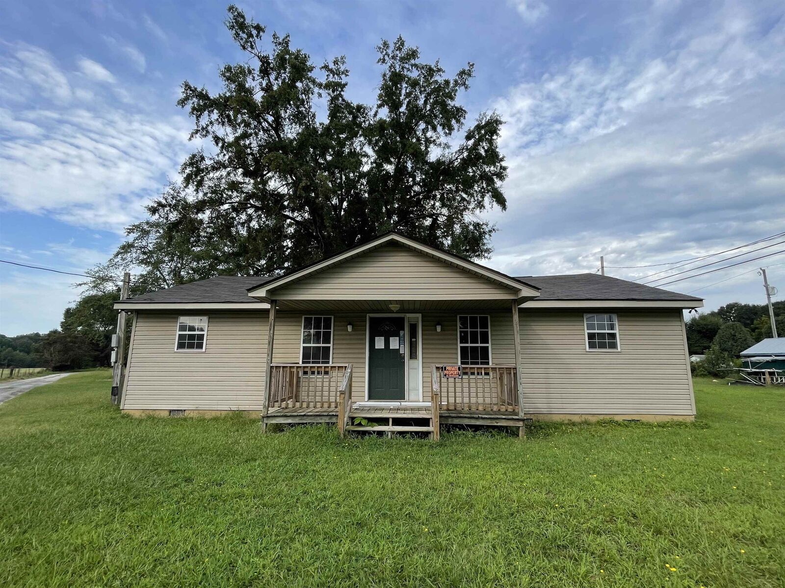 Property Photo:  28 Ridge Road  SC 29349 