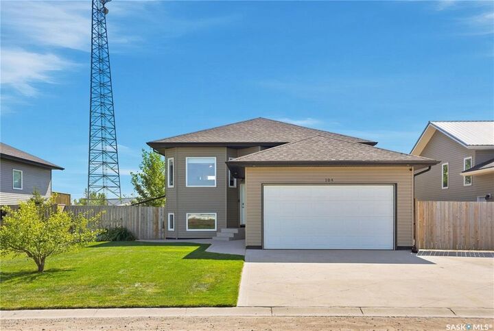 Property Photo:  104 McDonald Street  SK S0K 0A2 