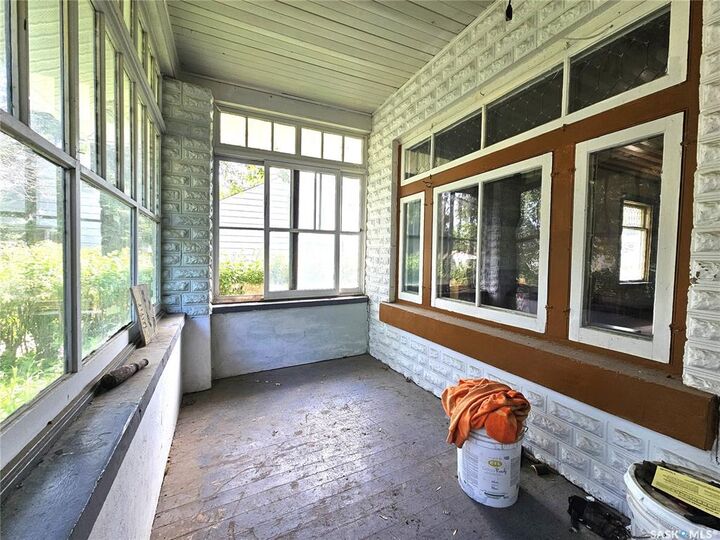 Property Photo:  146 6th Avenue N  SK S3N 0Y1 