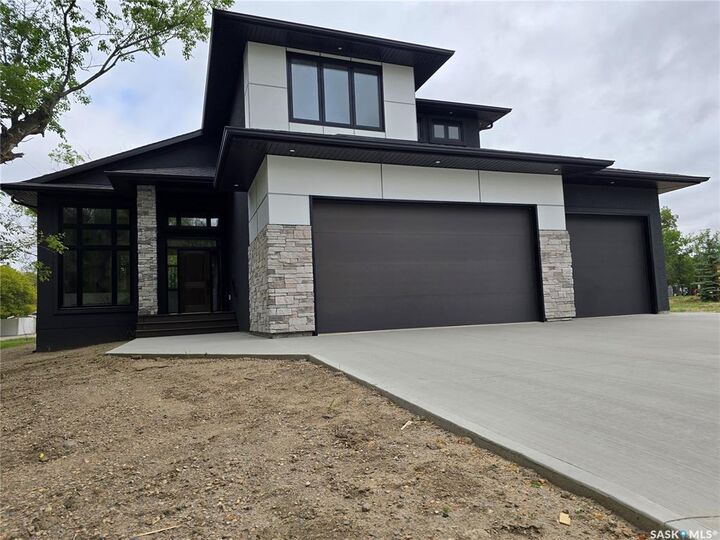 3 Kenney Crescent — photo 1