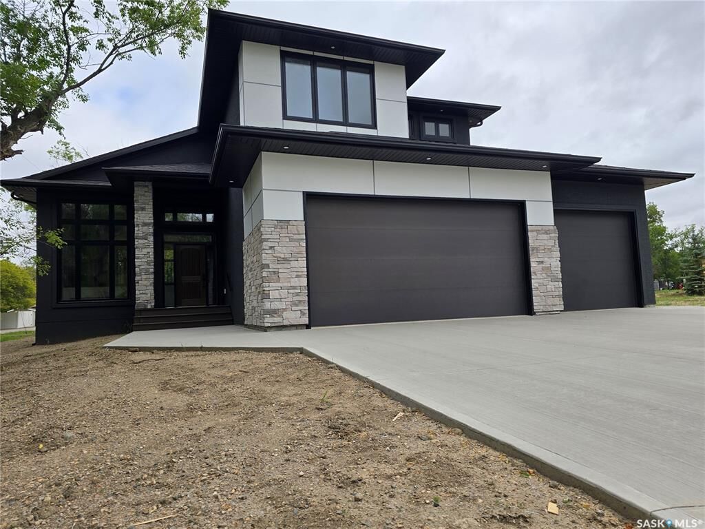 Property Photo: 3 Kenney Crescent SK S4H 0K5