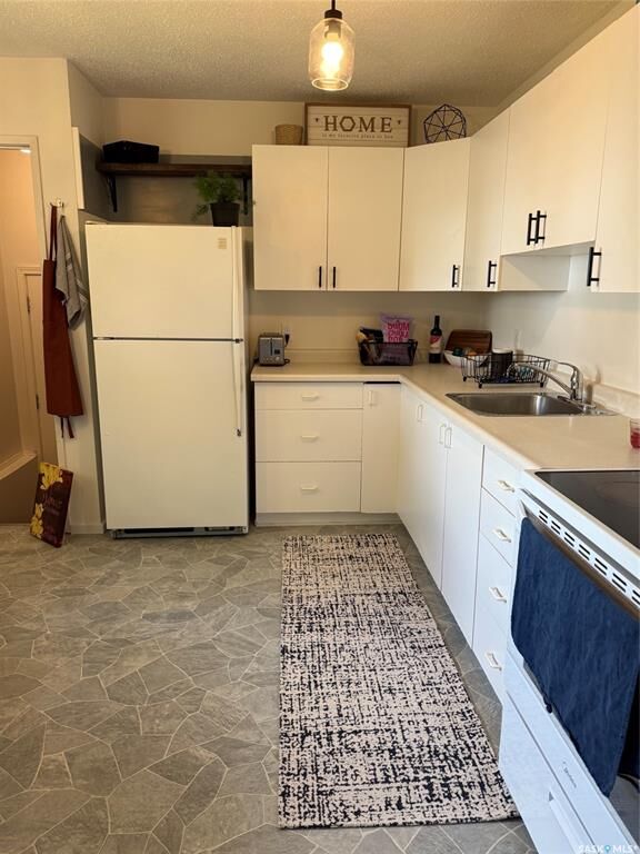Property Photo:  504 4th Street W  SK S0K 4W0 