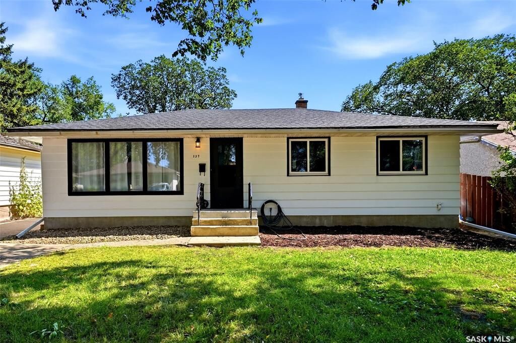 Property Photo: 137 Garnet Street SK S4R 3R9