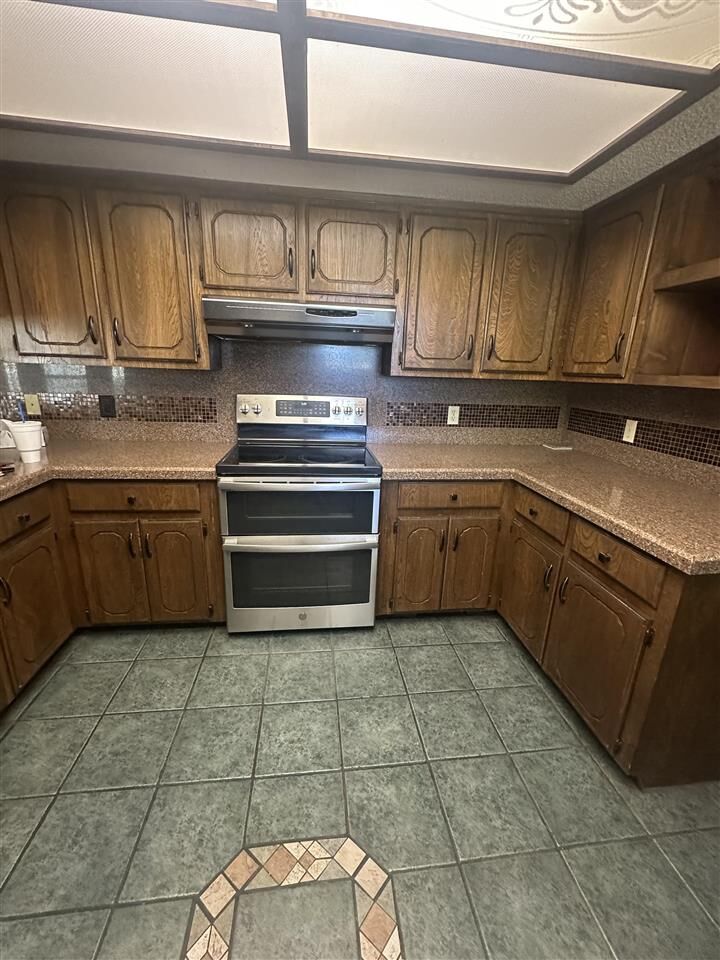 Property Photo:  319 N Shady Lane  OK 74023 